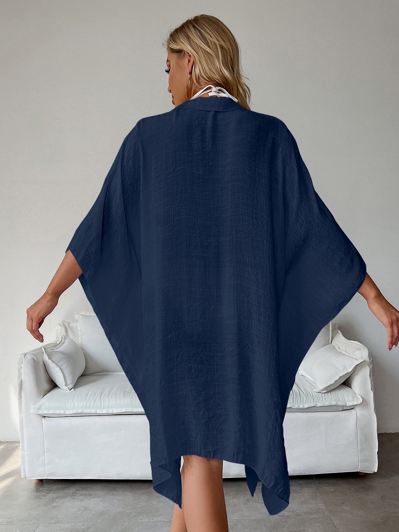 Back view of the Airlie Breeze oversized beach shirt in Navy Blue – Solaríe